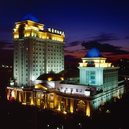 Royal International Hotel Urumqi Buitenkant foto