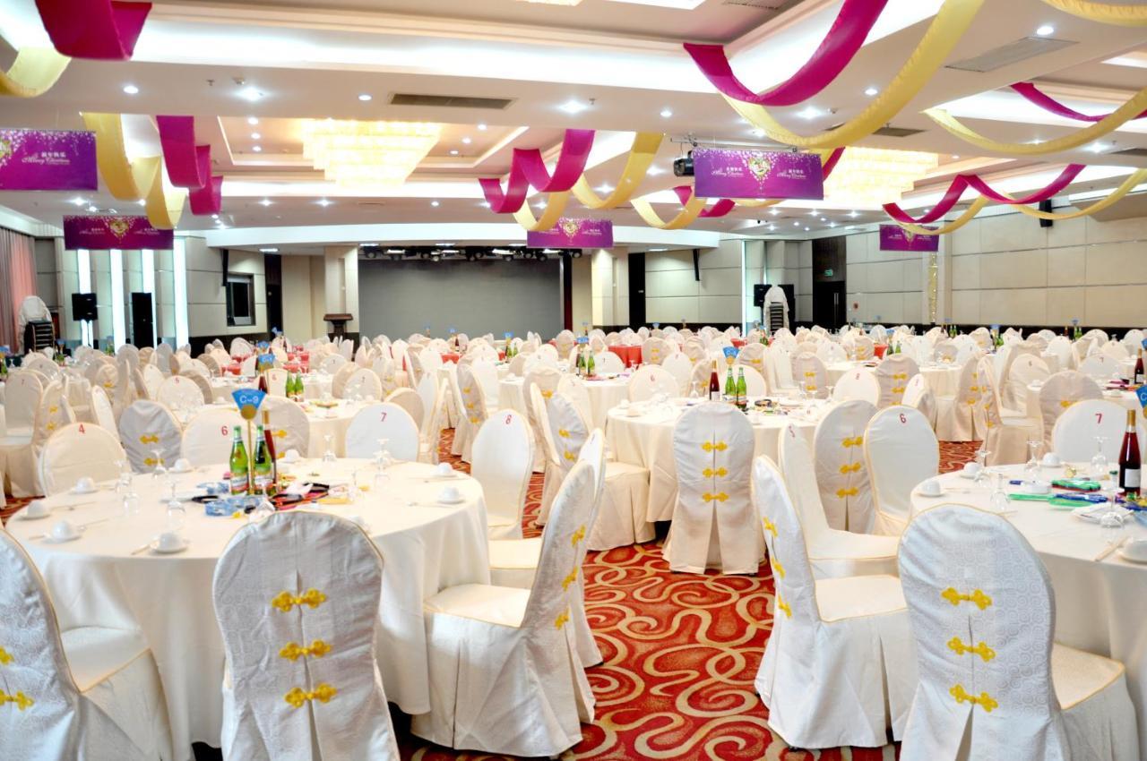 Royal International Hotel Urumqi Buitenkant foto