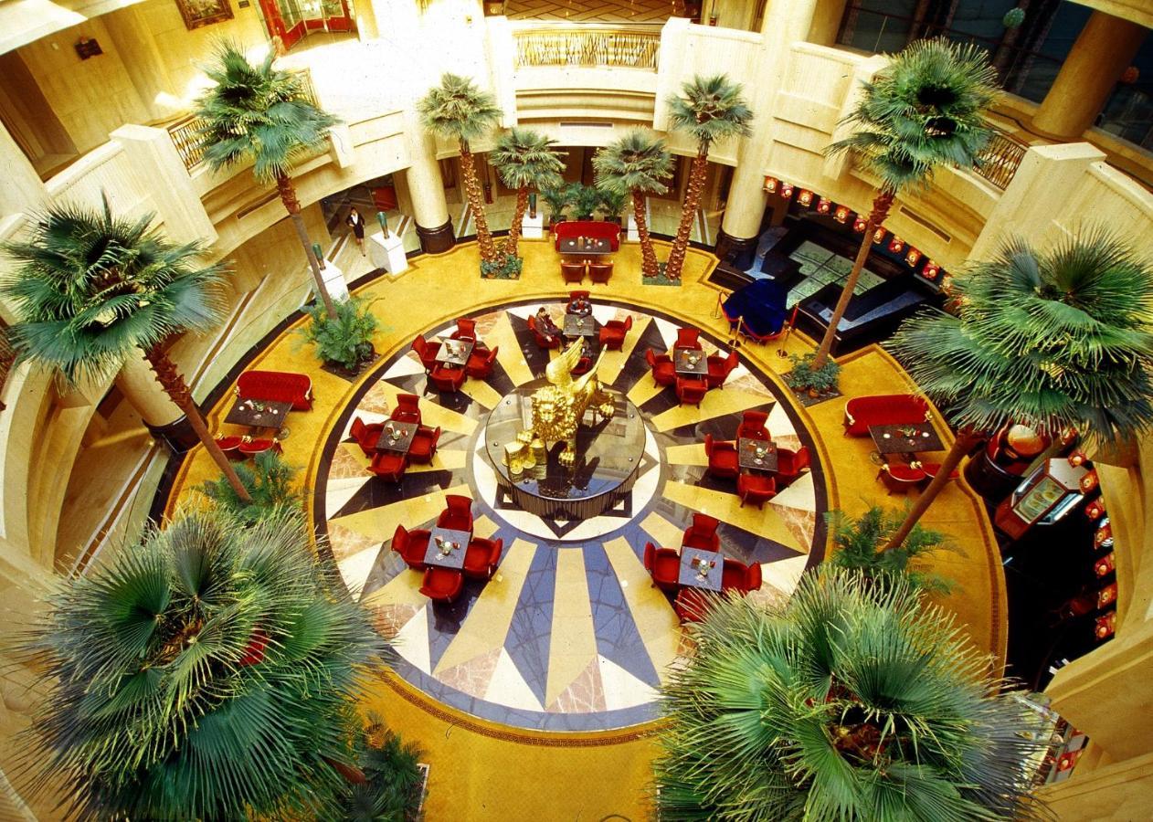 Royal International Hotel Urumqi Buitenkant foto